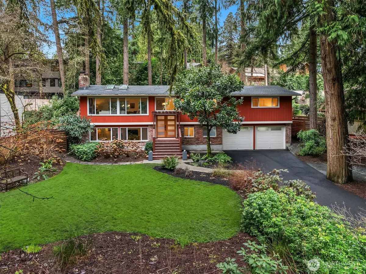 2705 107th Avenue Se, Beaux Arts Village, WA 98004 - Image #1