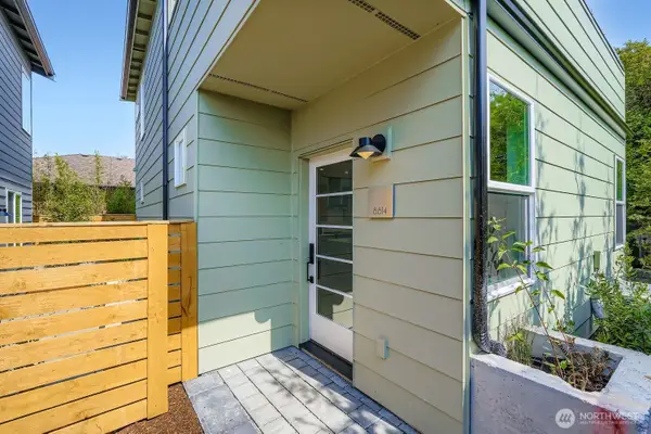 8814 41st Avenue Sw, Seattle, WA 98136