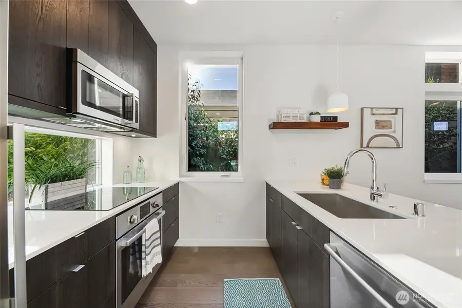 6712 36th Avenue Sw, Seattle, WA 98126 - Image #2