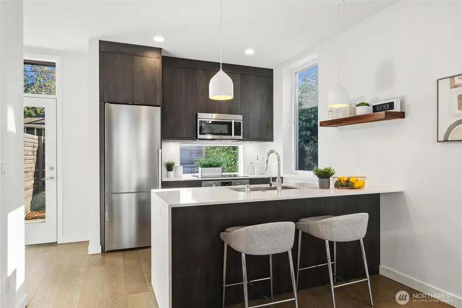 6712 36th Avenue Sw, Seattle, WA 98126 - Image #3