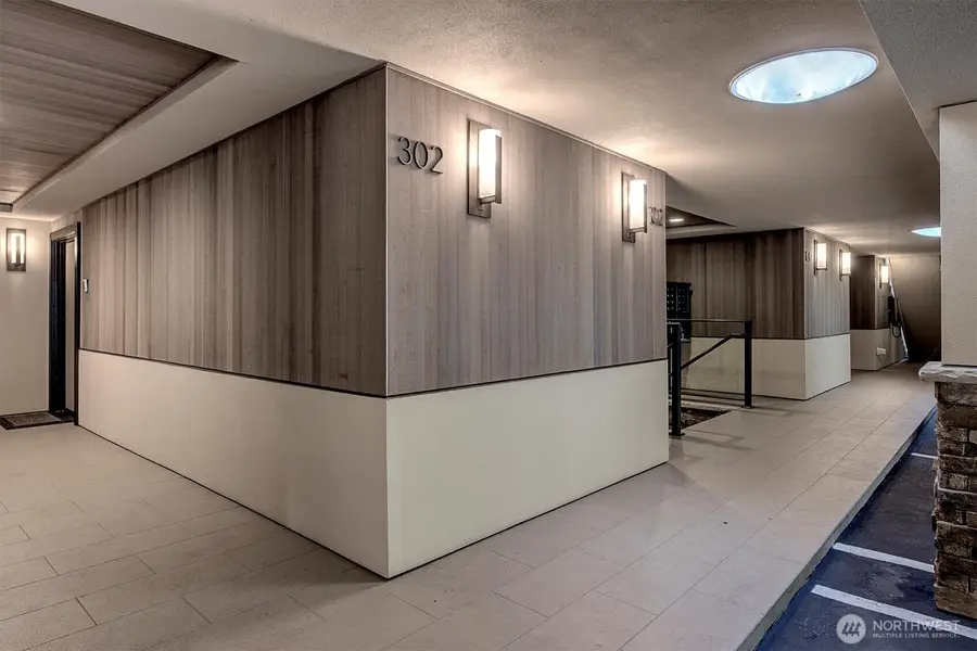 4437 Lake Washington Boulevard Ne #302, Kirkland, WA 98033 - #3