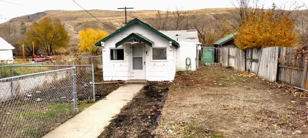 887 1st Avenue S, Okanogan, WA 98840