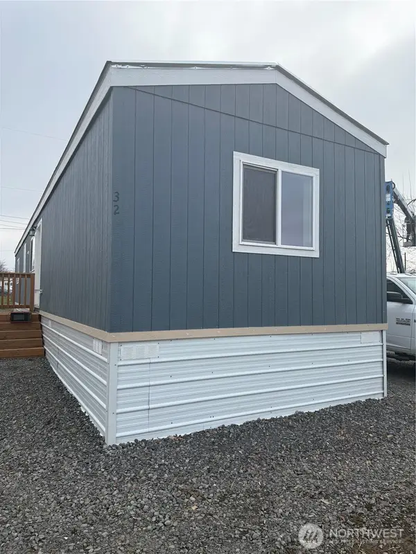 200 W Hawthorne Street #32, Connell, WA 99326