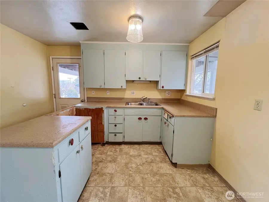 728 Sunrise Drive, Omak, WA 98841 - #2