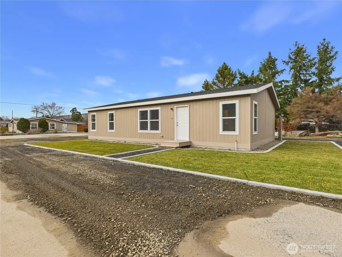 403 2nd Street Sw, Rock Island, WA 98850 - #1