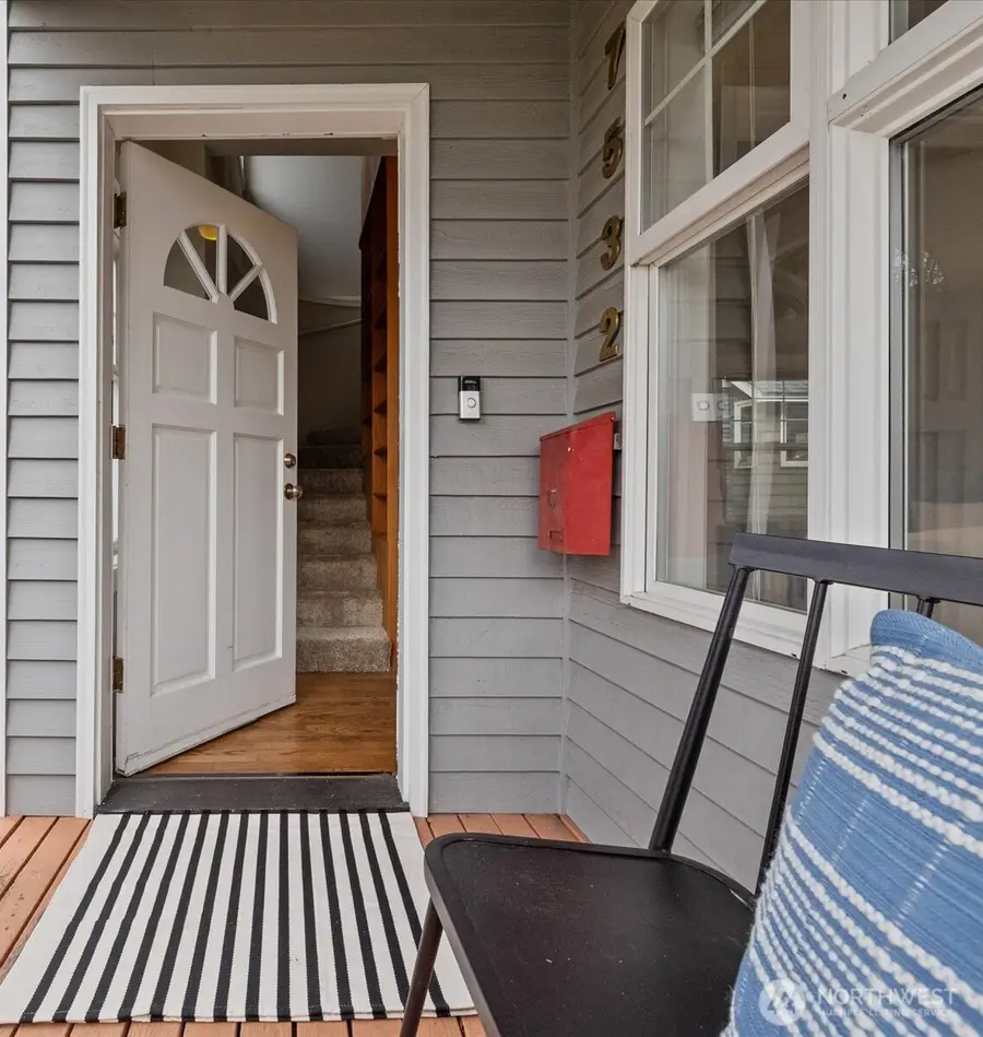 7532 9th Avenue Ne, Seattle, WA 98115 - #3
