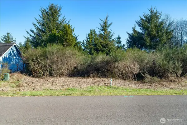 940 Wawona Avenue Se, Ocean Shores, WA 98569