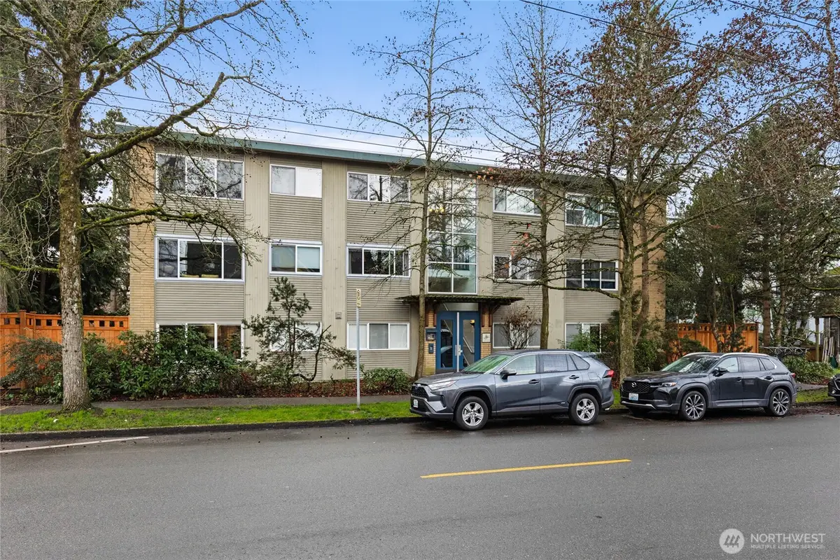 2111 E John Street #202, Seattle, WA 98112 - Image #1