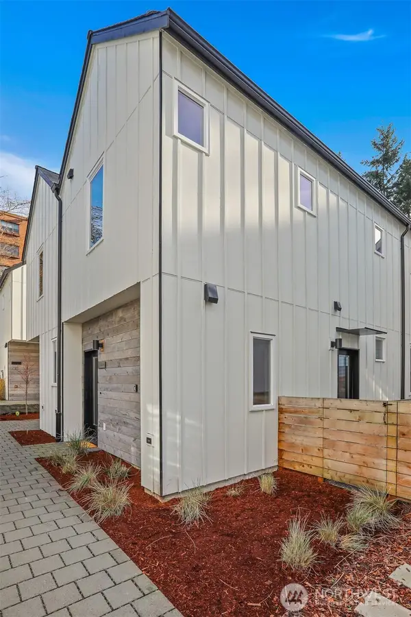 10344 Wallingford Avenue N, Seattle, WA 98133