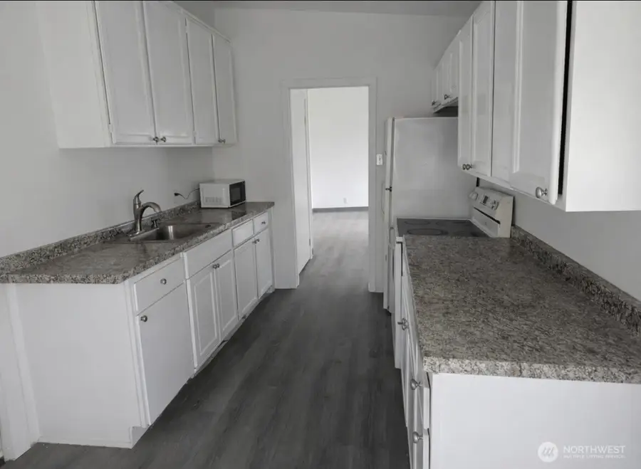 244 Emerson Avenue, Hoquiam, WA 98550 - #2