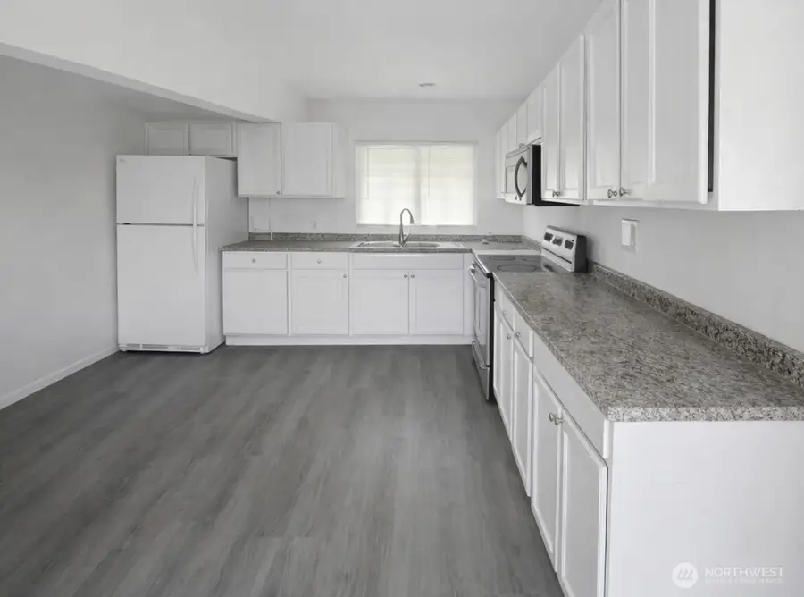 244 Emerson Avenue, Hoquiam, WA 98550 - #3