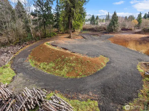 299 State Route 6, Raymond, WA 98577