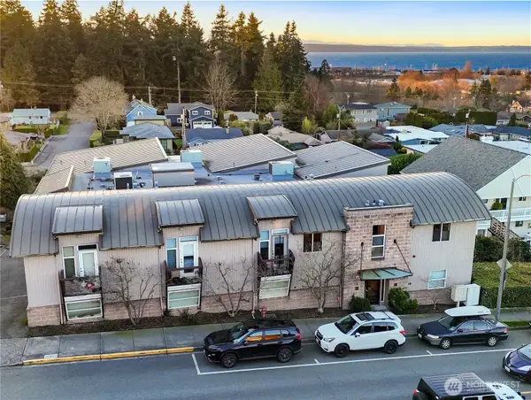 654 5th Avenue S #404, Edmonds, WA 98020