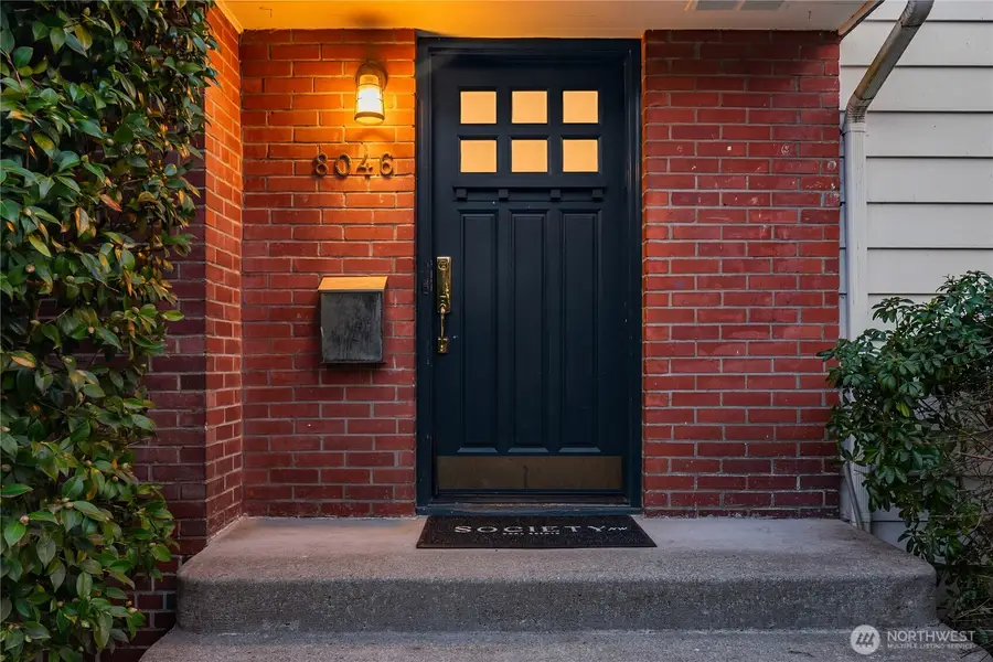 8046 Fairway Drive Ne, Seattle, WA 98115 - #2