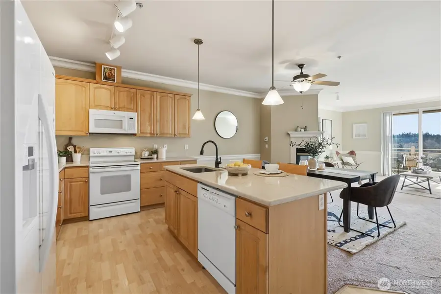 23007 Lakeview Drive #A303, Mountlake Terrace, WA 98043 - #3