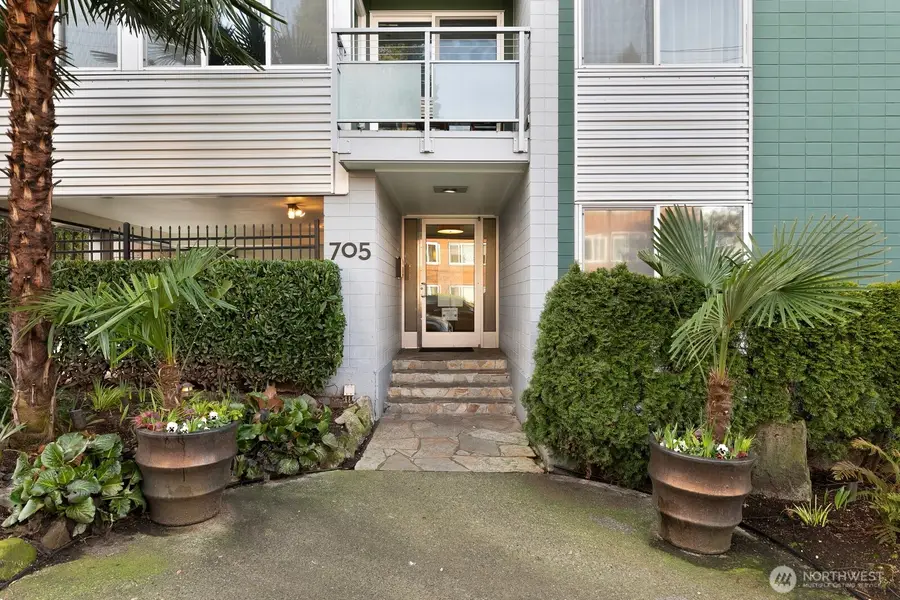 705 E Republican St #303, Seattle, WA 98012 - #3