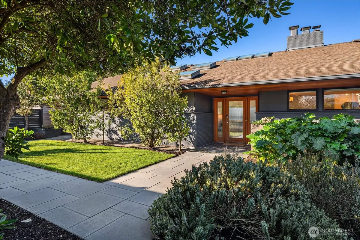 3350 58th Avenue Sw, Seattle, WA 98116 - #1