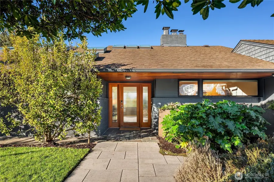 3350 58th Avenue Sw, Seattle, WA 98116 - #2