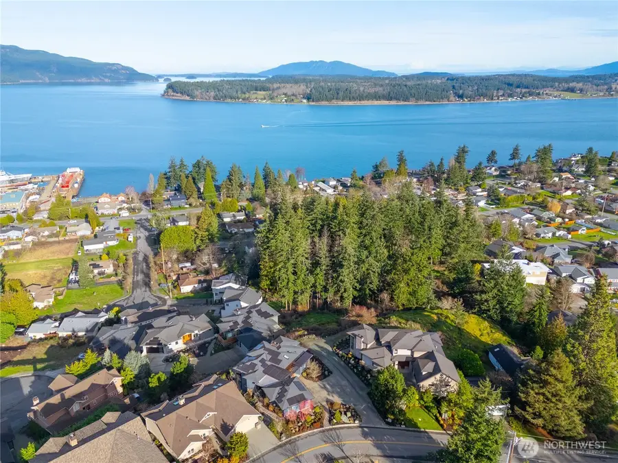 2712 17th Street #6, Anacortes, WA 98221 - #2