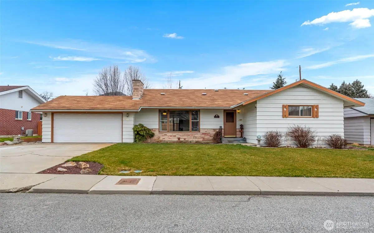 32 Furney Street, Wenatchee, WA 98801 - #1