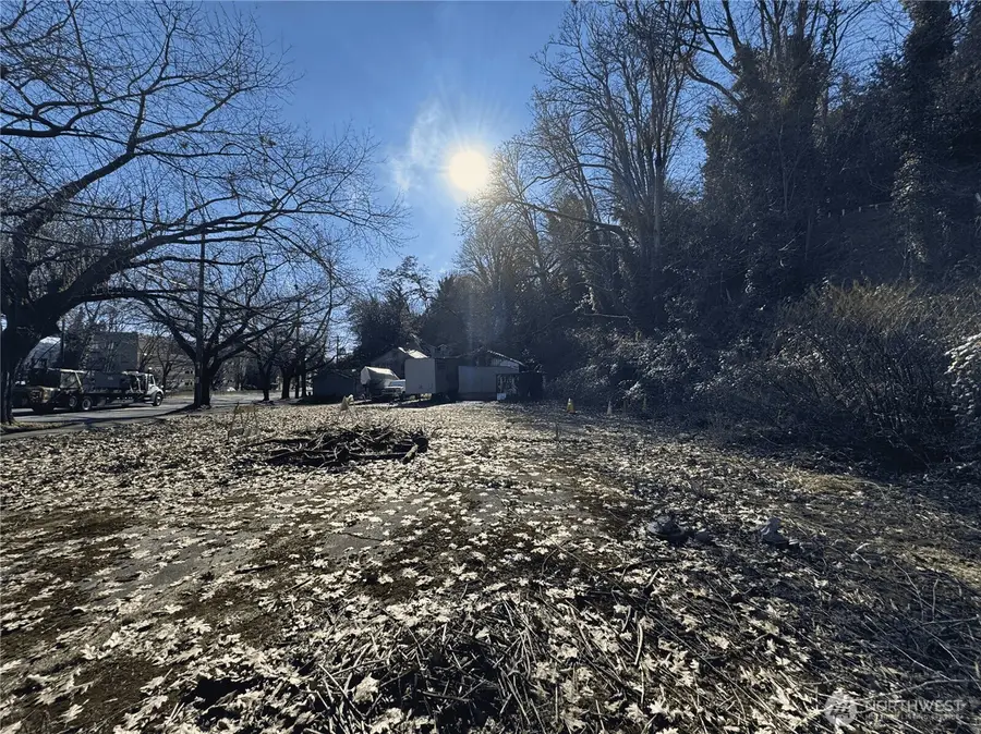 2121 Aurora Avenue N, Seattle, WA 98109 - #2