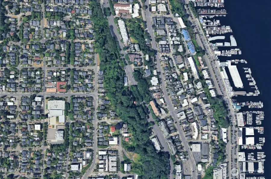 2121 Aurora Avenue N, Seattle, WA 98109 - #3