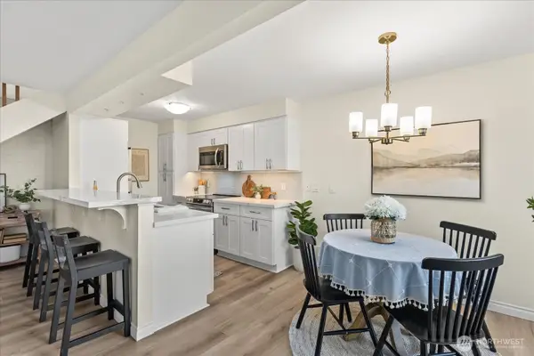 410 214th Street Sw #B, Bothell, WA 98021