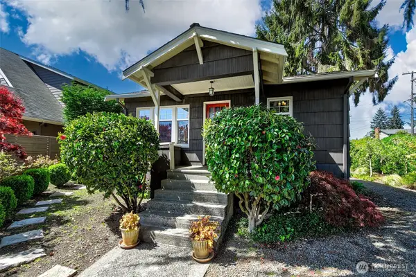 8403 32nd Avenue Sw, Seattle, WA 98126