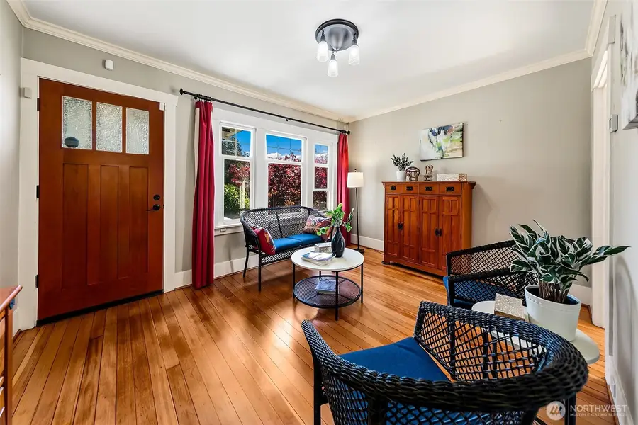 8403 32nd Avenue Sw, Seattle, WA 98126 - #3