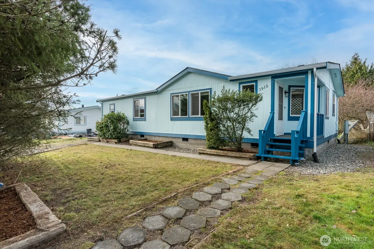 1915 N 33rd Place, Mount Vernon, WA 98273 - #1