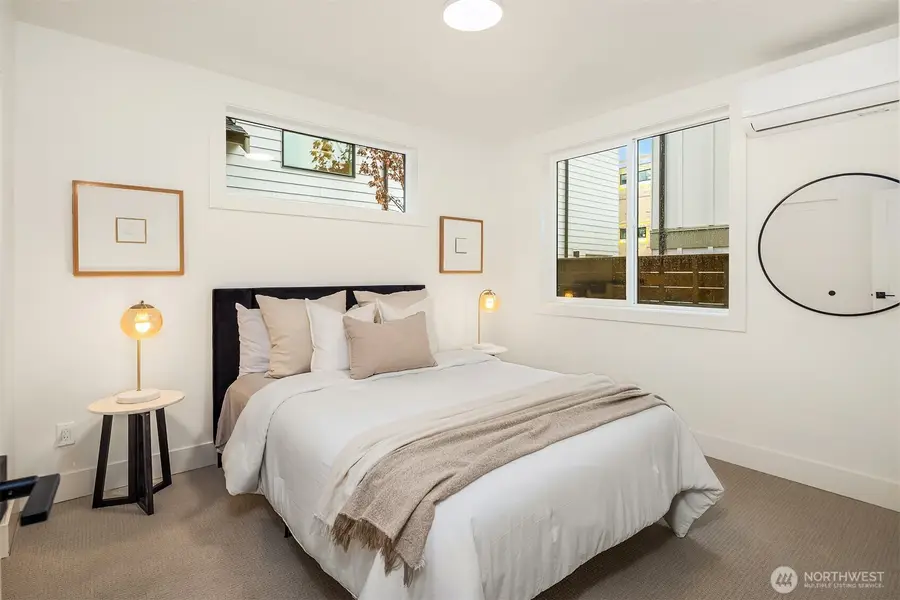 4406 1st Avenue Ne, Seattle, WA 98105 - #2