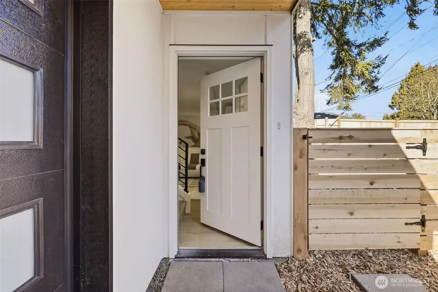 526 N 100th Street, Seattle, WA 98133 - #3