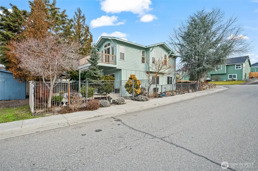 1074 Corum, East Wenatchee, WA 98802 - #2