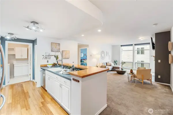 3221 SW Avalon Way #413, Seattle, WA 98126