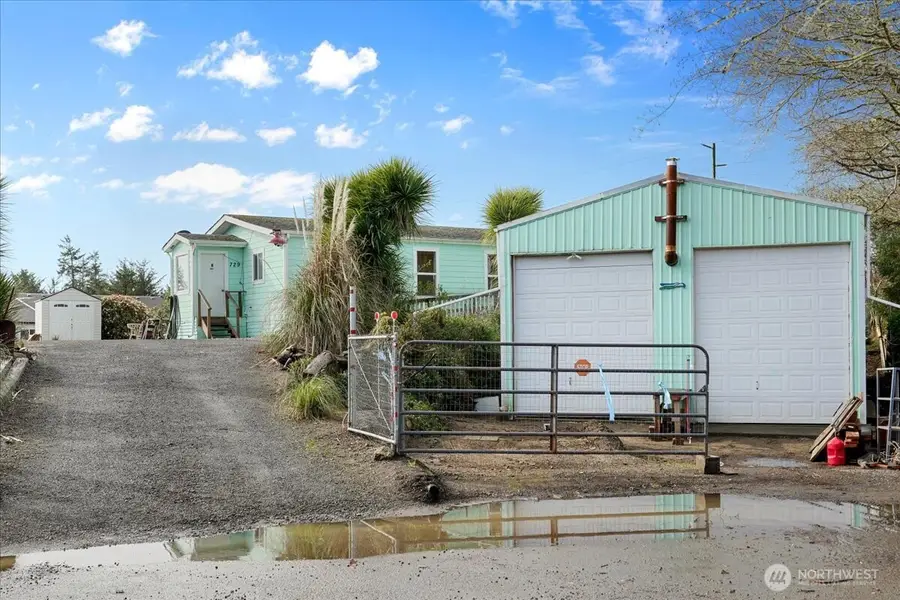 729 Edgewood Avenue Ne, Ocean Shores, WA 98569 - #2