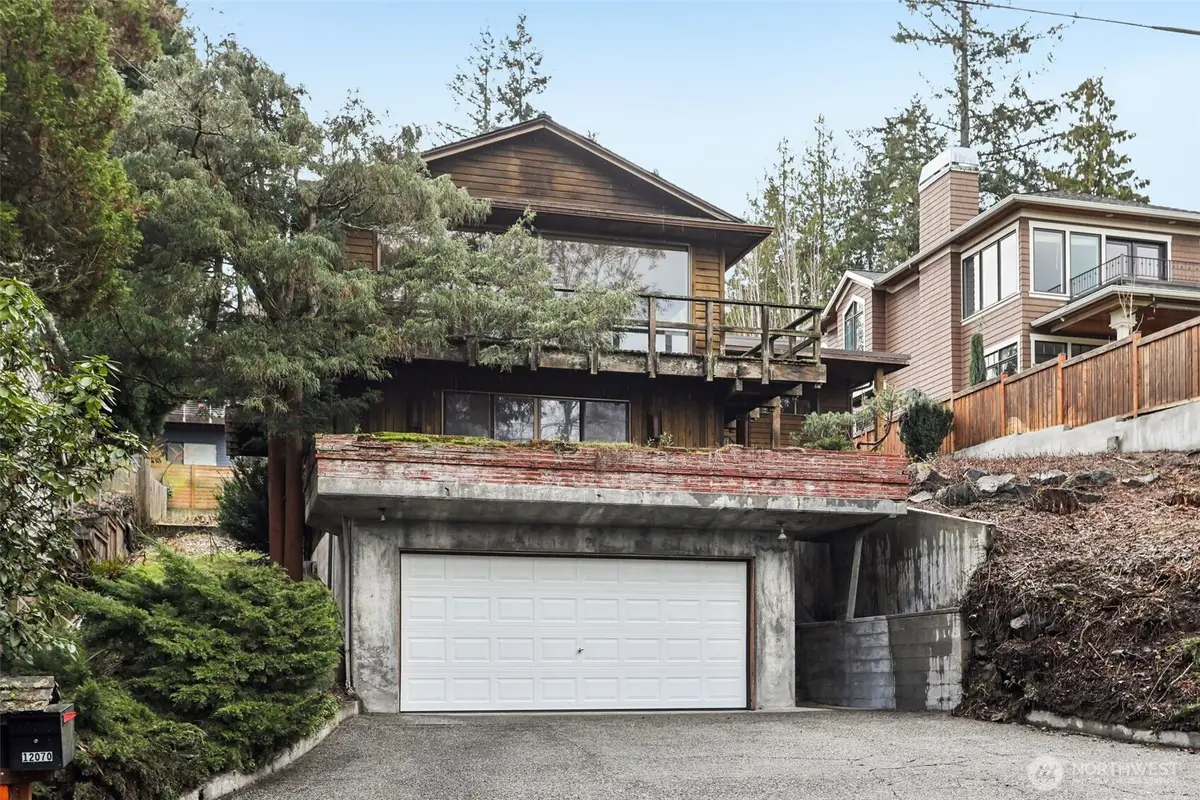 12069 Lakeside Place Ne, Seattle, WA 98125 - #1