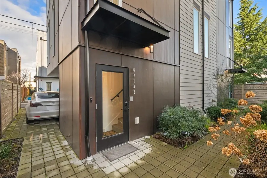 6719 Carleton Avenue S #B, Seattle, WA 98108 - #3