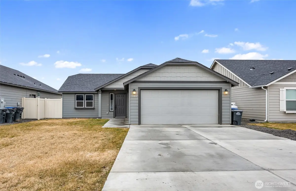 1104 W Maple Drive, Moses Lake, WA 98837 - #1