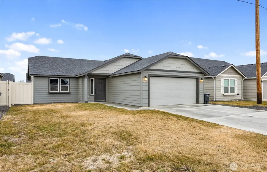 1104 W Maple Drive, Moses Lake, WA 98837 - #2