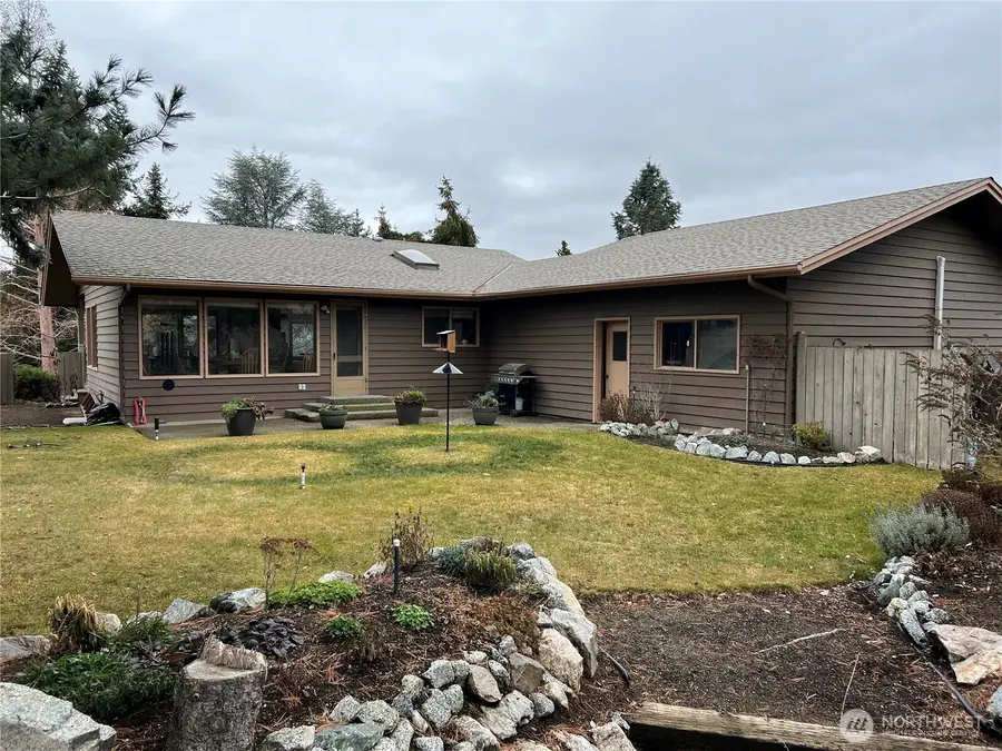 1501 N Grover Avenue, East Wenatchee, WA 98802 - #2