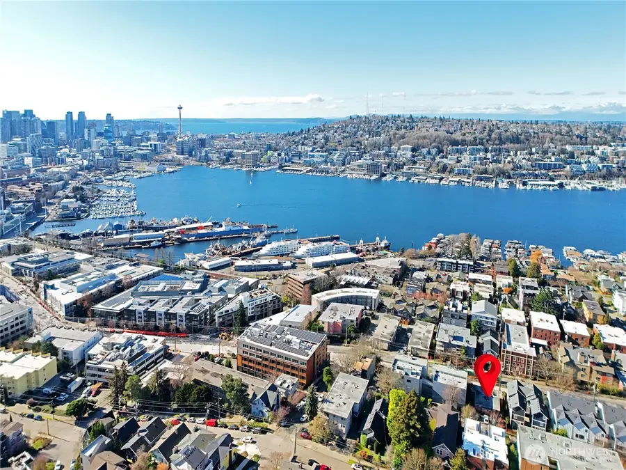 2020 Eastlake Avenue E, Seattle, WA 98102 - #2