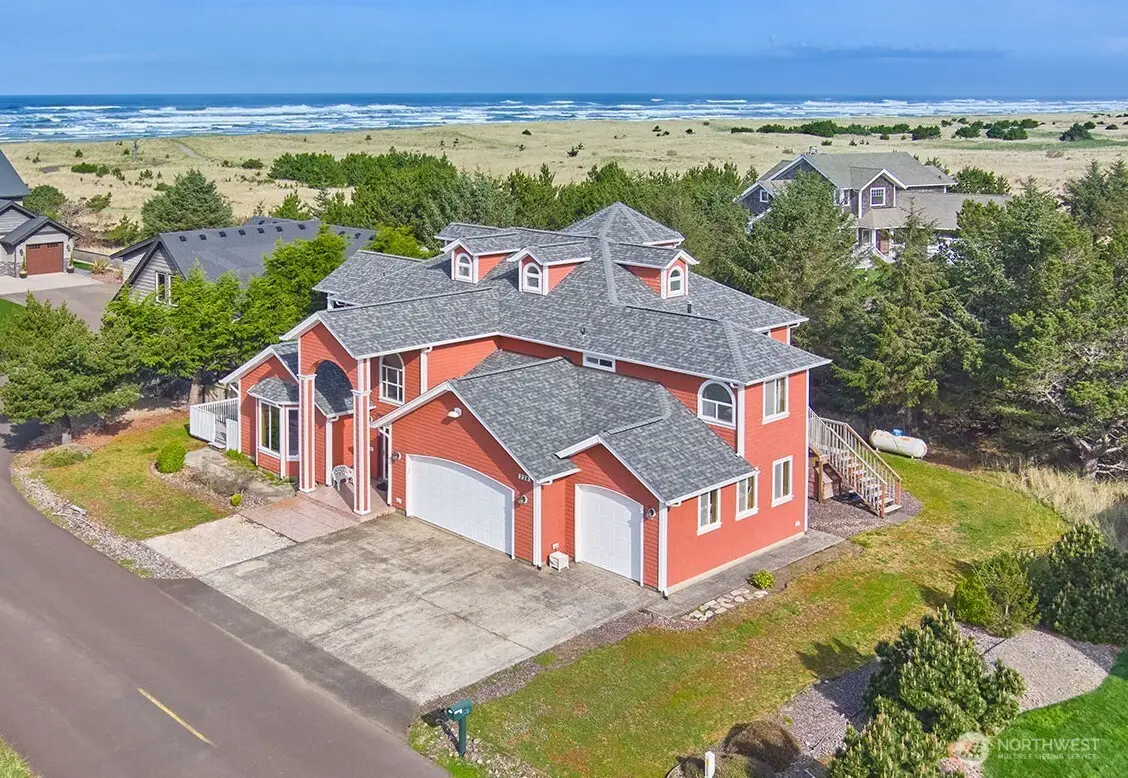 238 25th Street Nw, Long Beach, WA 98631 - #1