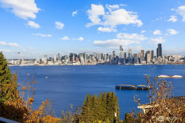 1701 41st Avenue Sw, Seattle, WA 98116