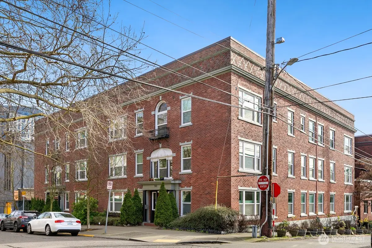 901 NE 43rd Street #306, Seattle, WA 98105 - #1