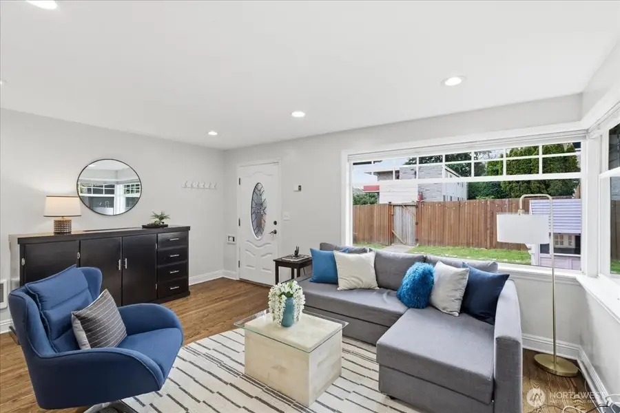 8250 Corliss Avenue N, Seattle, WA 98103 - #3