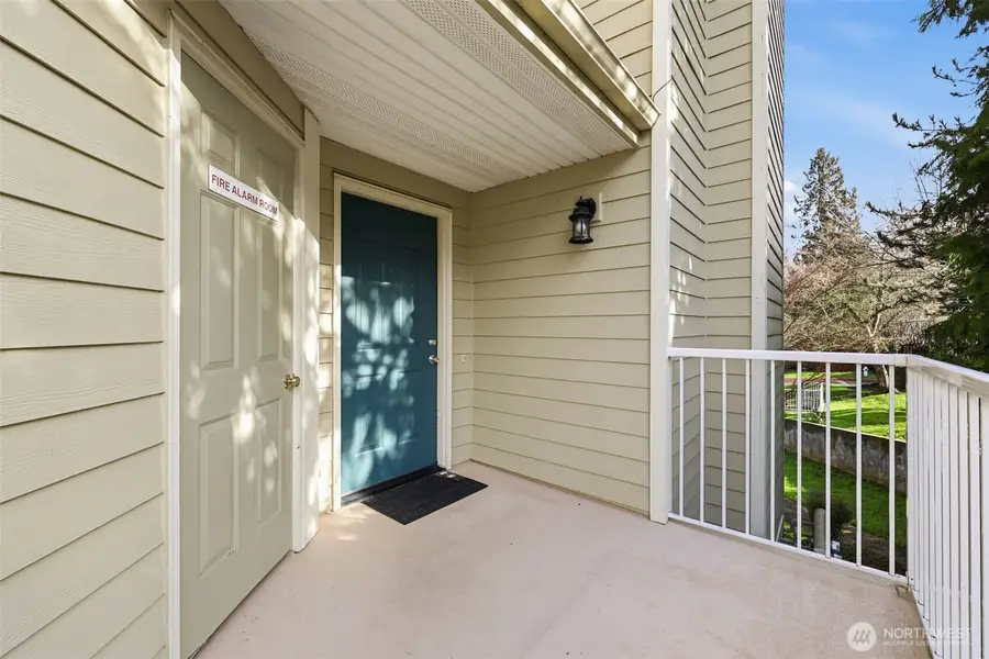 2046 Newport Way Nw #11-7, Issaquah, WA 98027 - #3