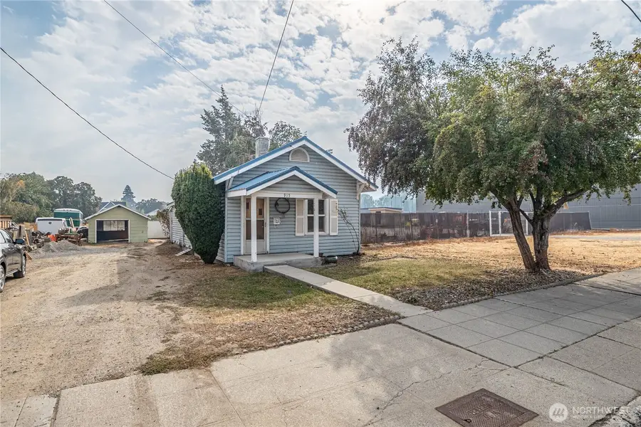 915 Orondo Avenue, Wenatchee, WA 98801 - #2