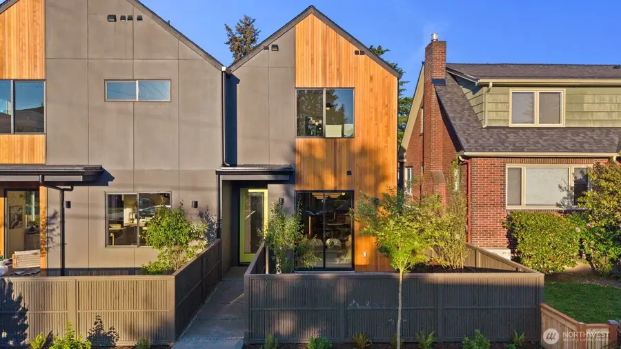 3204 33rd Avenue S, Seattle, WA 98144 - #2