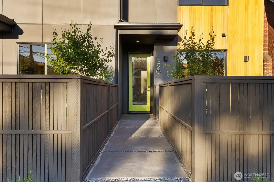 3204 33rd Avenue S, Seattle, WA 98144 - #3