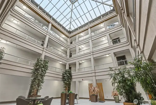 500 5th Ave W #303, Seattle, WA 98119